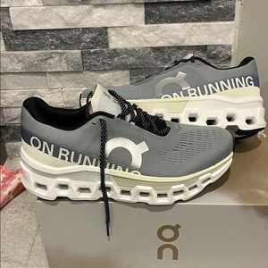 New!! On cloudmonster 2 women’s sneakers